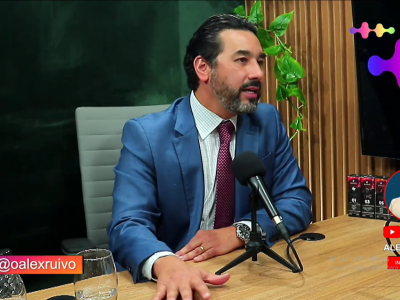 remo-battaglia-podcast-holding